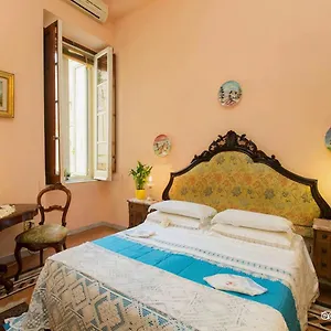 Bed & Breakfast Atmosfere Del Centro Storico, Naples